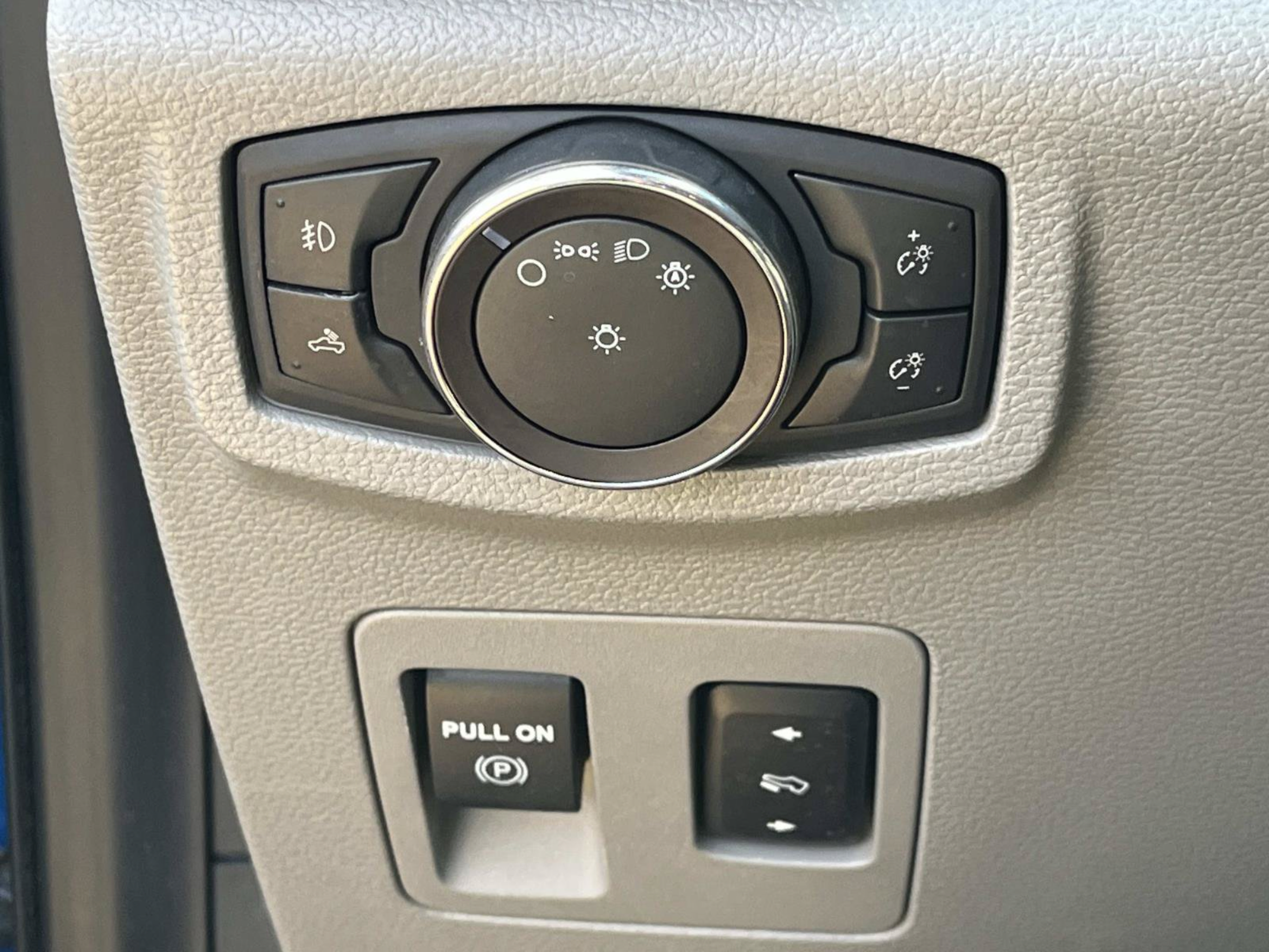 Used 2019 Ford F150 XLT w/ Equipment Group 302A Luxury AWD/4WD image 28