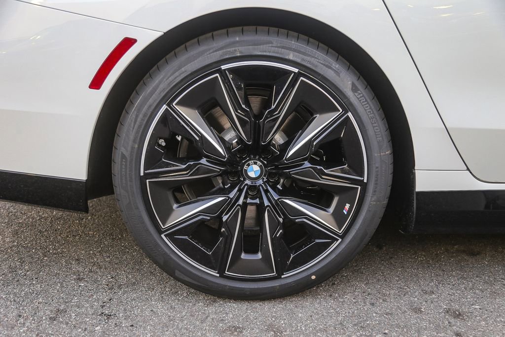 New 2026 BMW 750e xDrive w/ Premium Package AWD/4WD image 8
