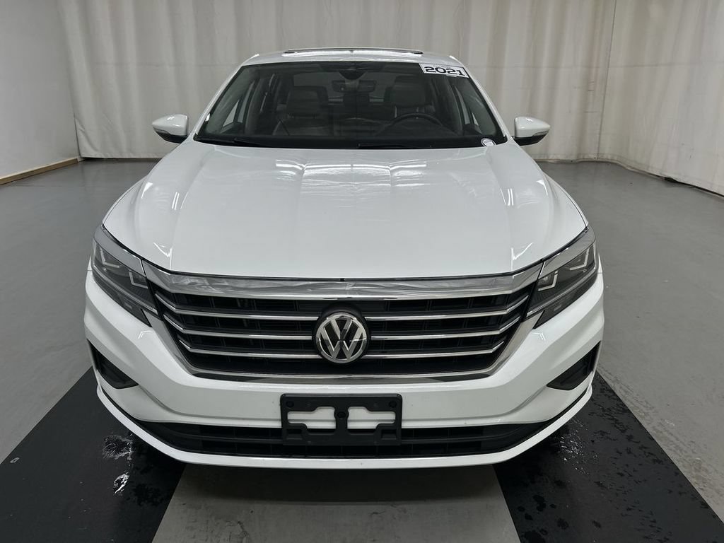 Used 2021 Volkswagen Passat 2.0T SE FWD image 3