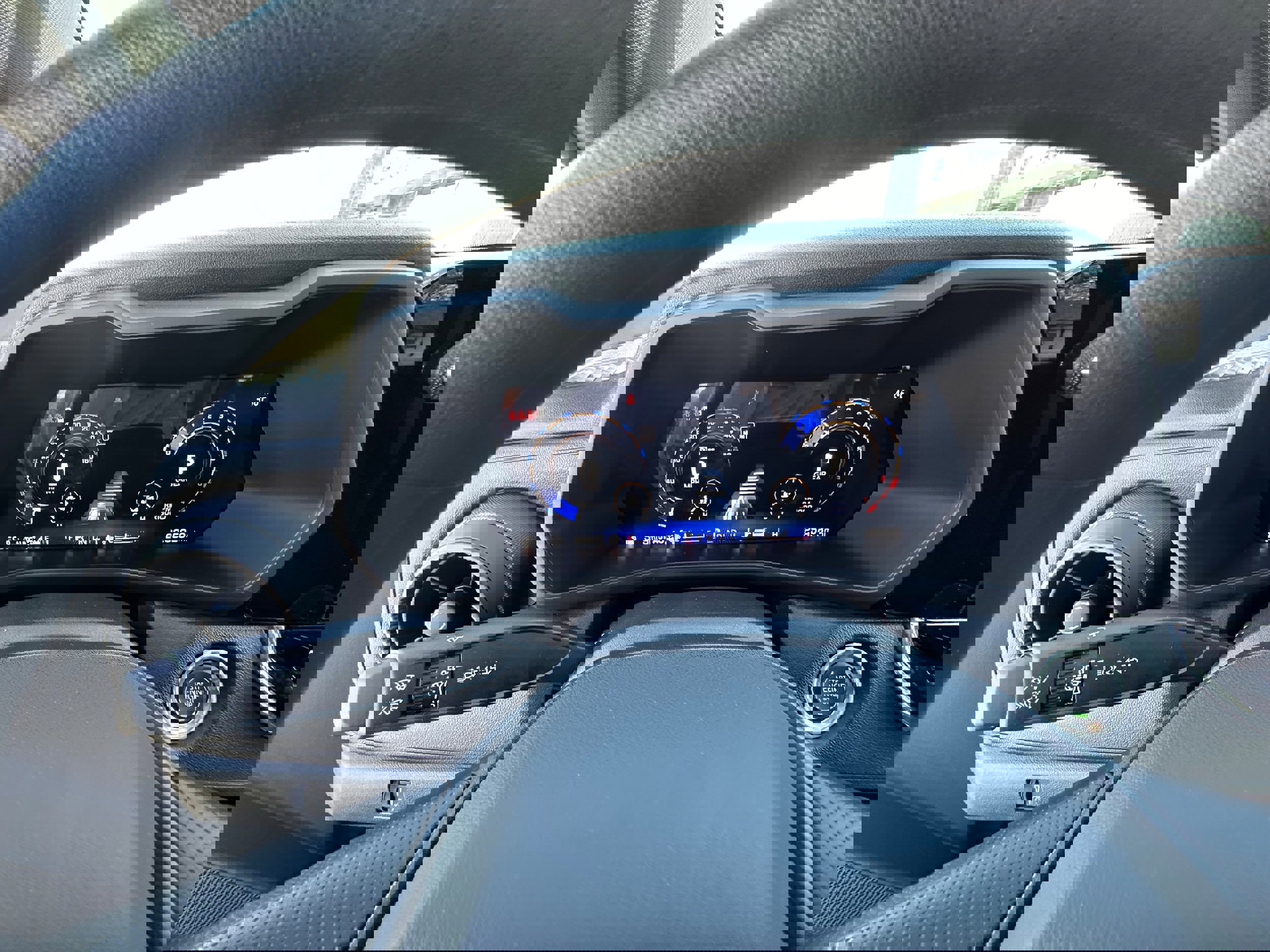 Used 2024 Chevrolet Colorado Trail Boss w/ Technology Package image 13