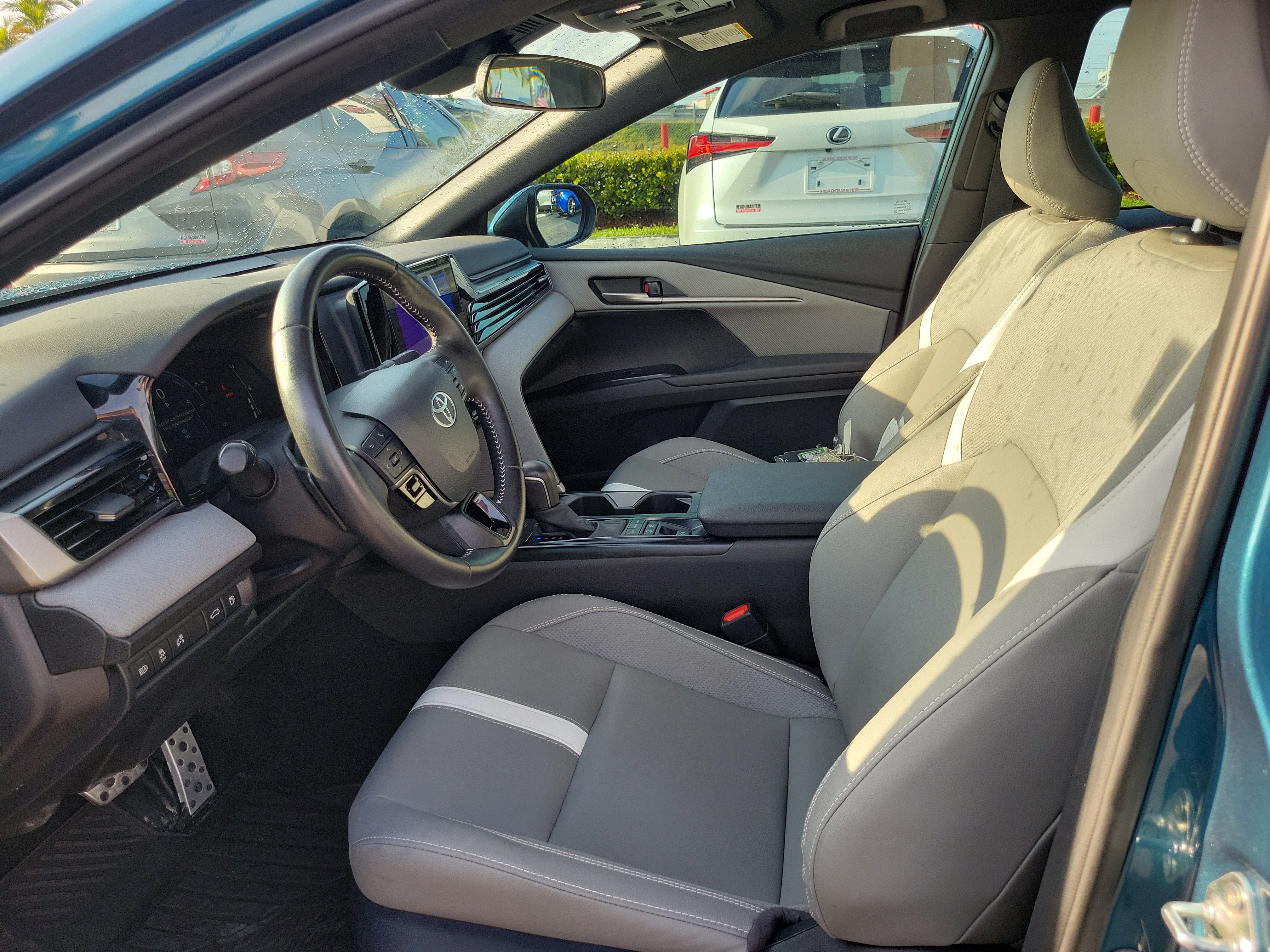 Used 2025 Toyota Camry SE FWD image 19