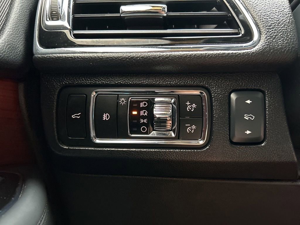 Used 2024 Lincoln Navigator L Premiere image 29