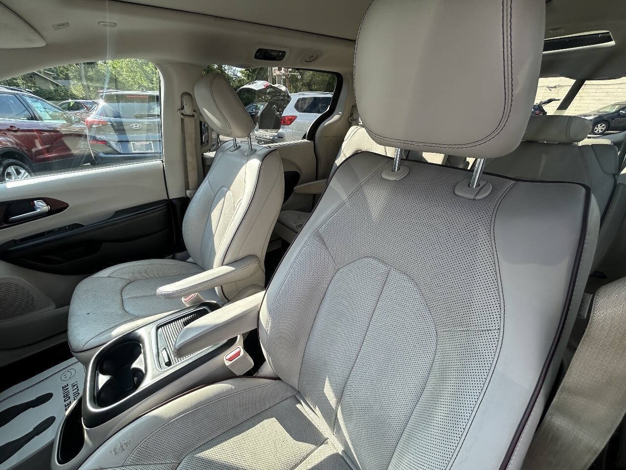 Used 2019 Chrysler Pacifica Limited FWD image 6