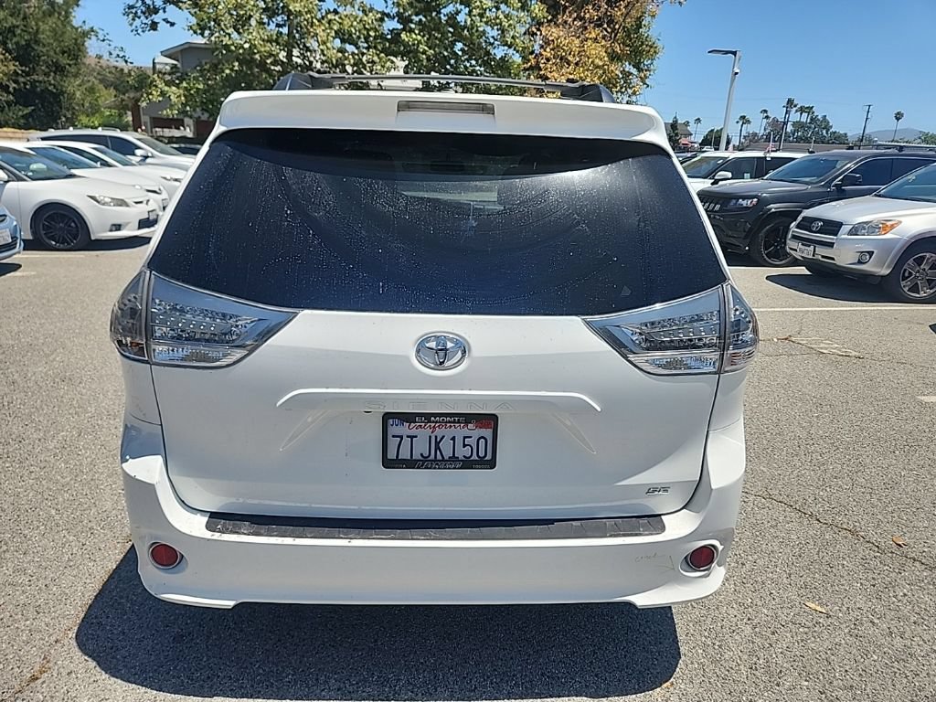 Used 2016 Toyota Sienna SE FWD image 4
