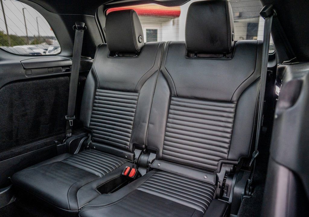 Used 2023 Land Rover Discovery S R-Dynamic image 22