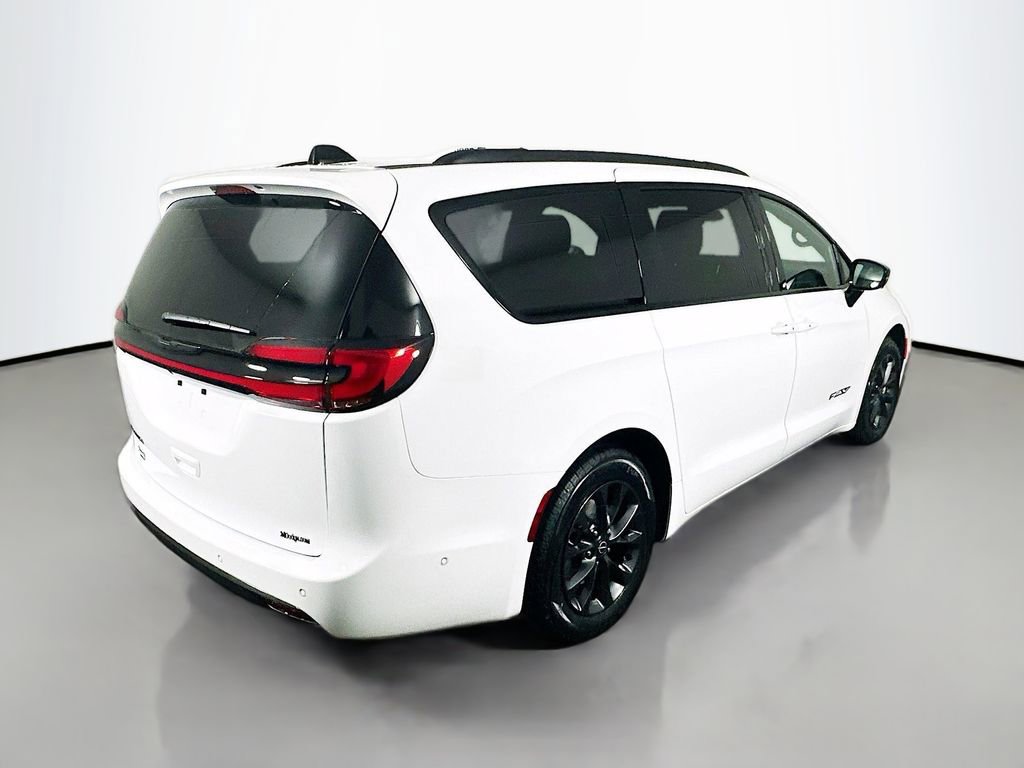 New 2025 Chrysler Pacifica Select w/ Fav Edition Package image 8