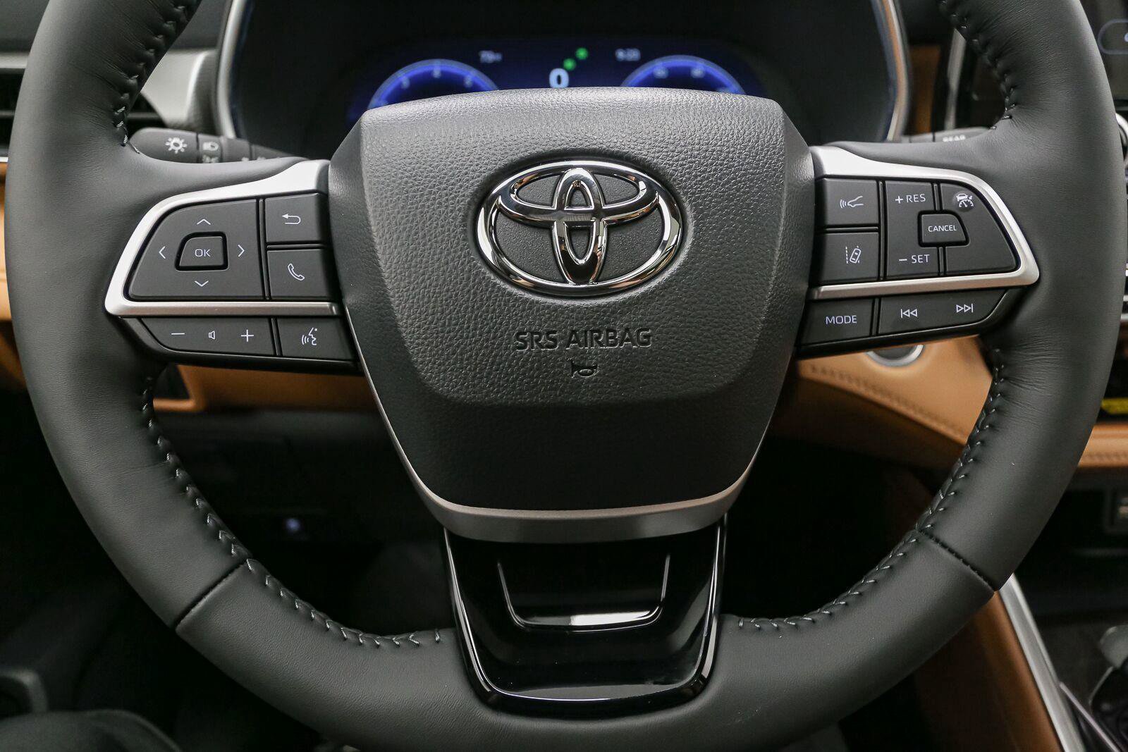 Used 2026 Toyota Highlander Platinum AWD/4WD image 37