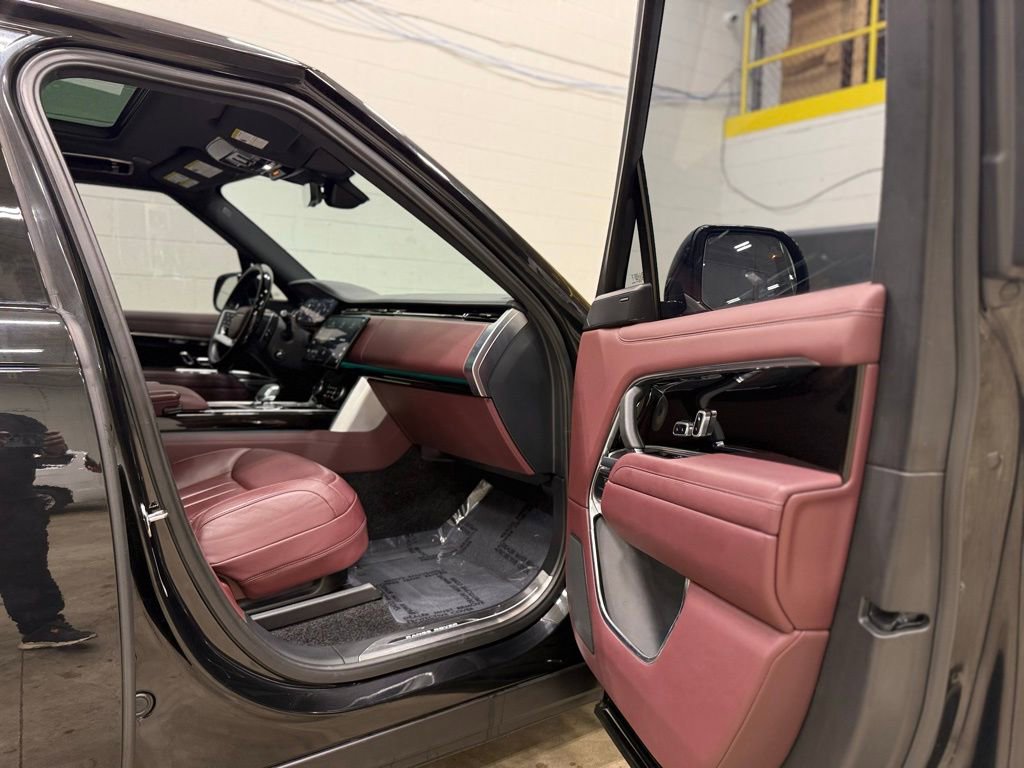 Used 2023 Land Rover Range Rover SE image 39