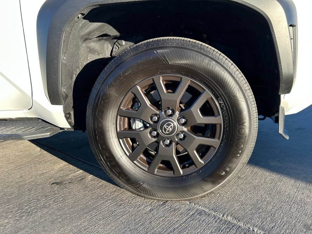 Used 2026 Toyota 4Runner SR5 AWD/4WD image 33