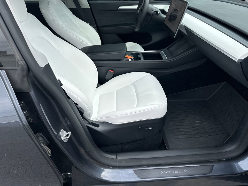 Used 2023 Tesla Model Y Long Range image 13
