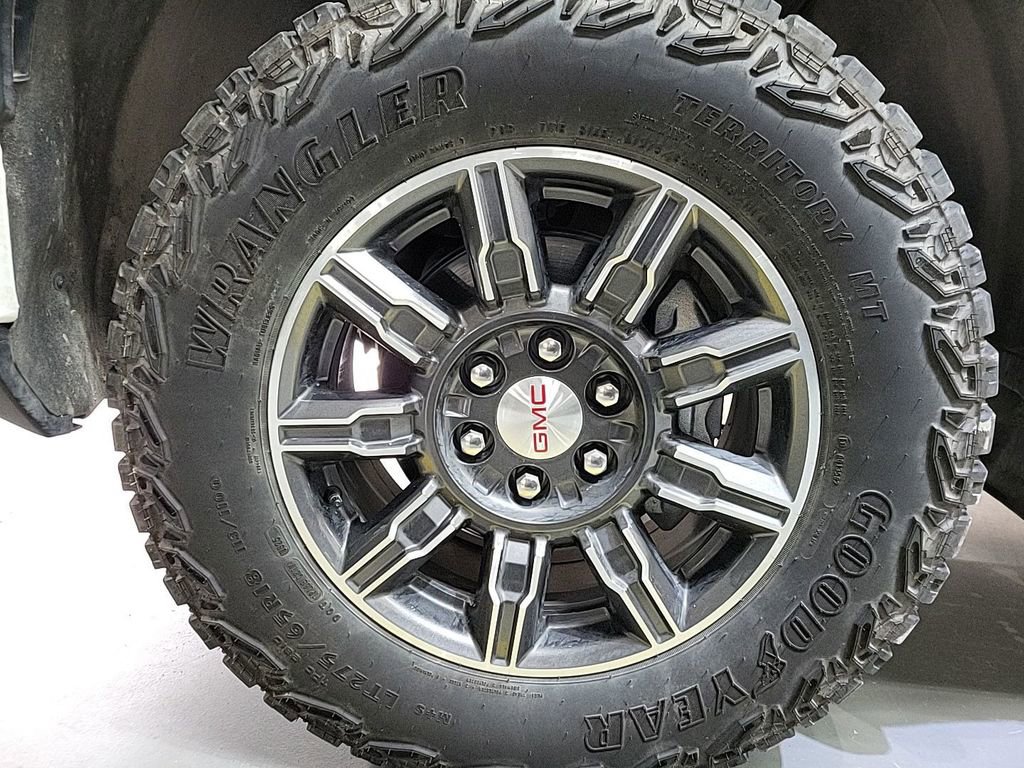 Used 2025 GMC Sierra 1500 AT4 AWD/4WD image 4