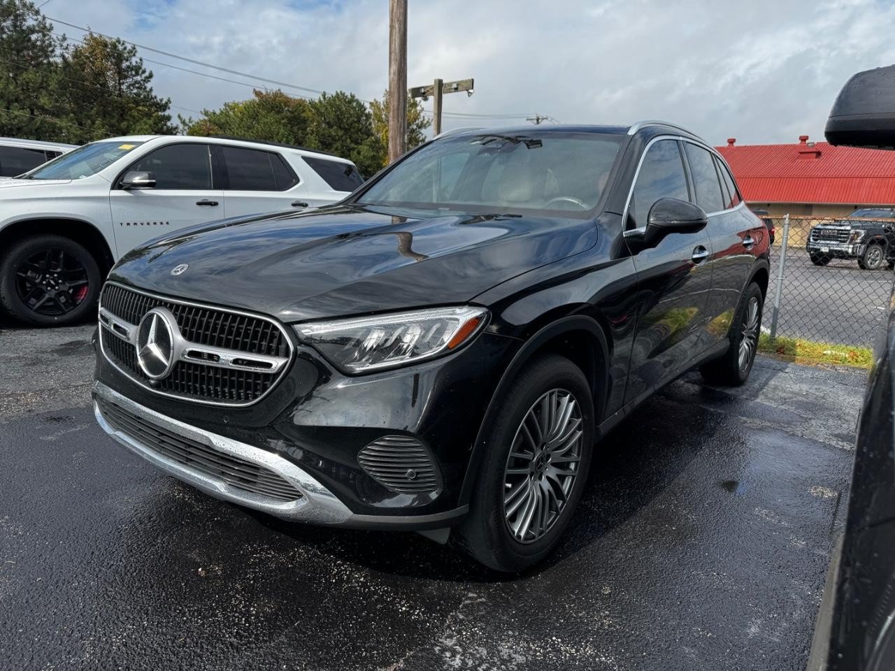 Used 2019 Mercedes-Benz GLC 300 4MATIC image 2