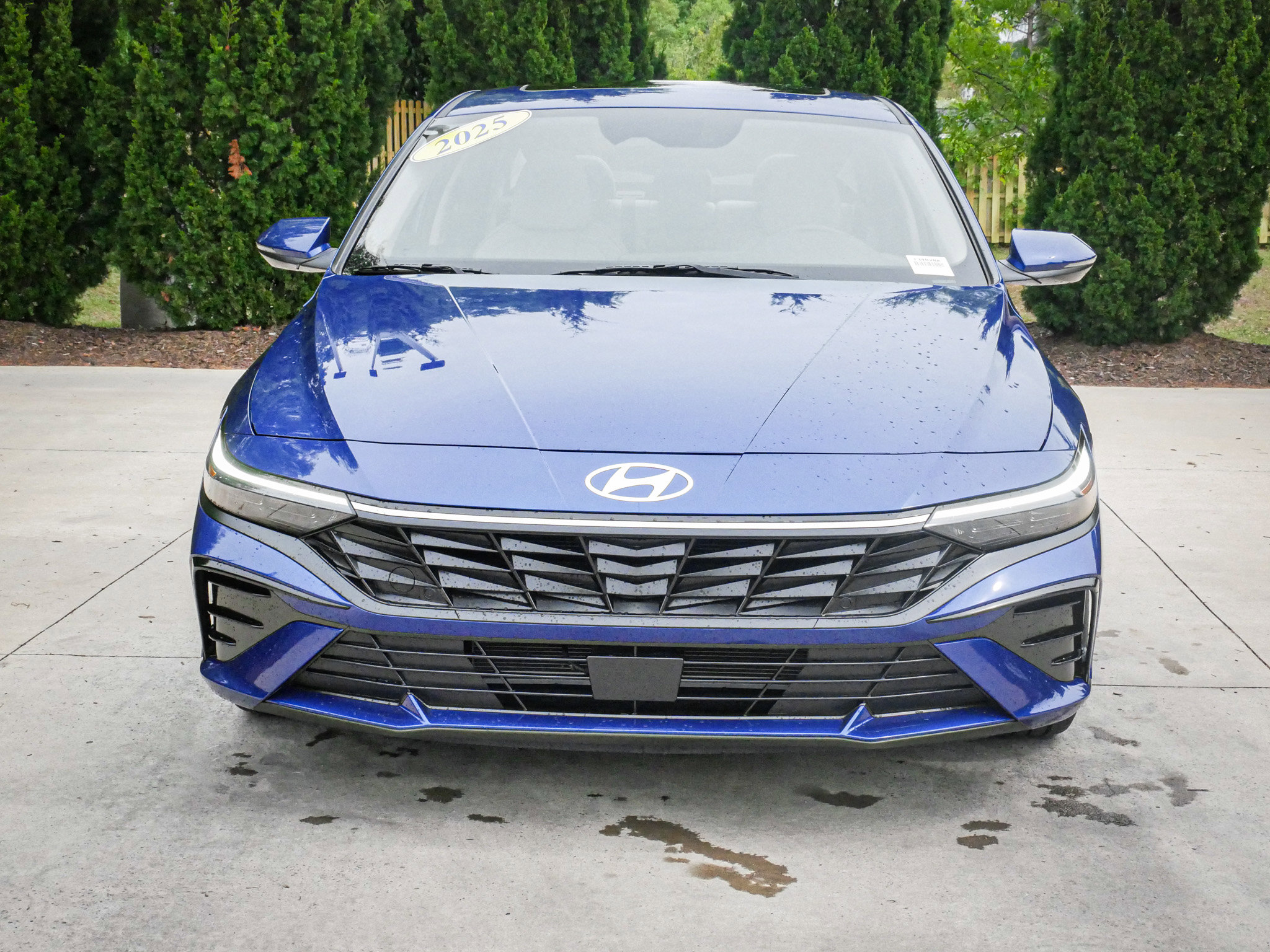 Used 2025 Hyundai Elantra Limited image 3