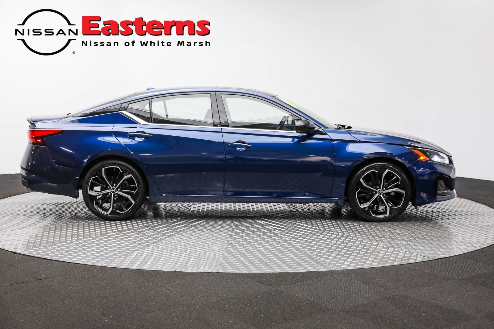 Used 2023 Nissan Altima 2.5 SR w/ SR Premium Package FWD image 4