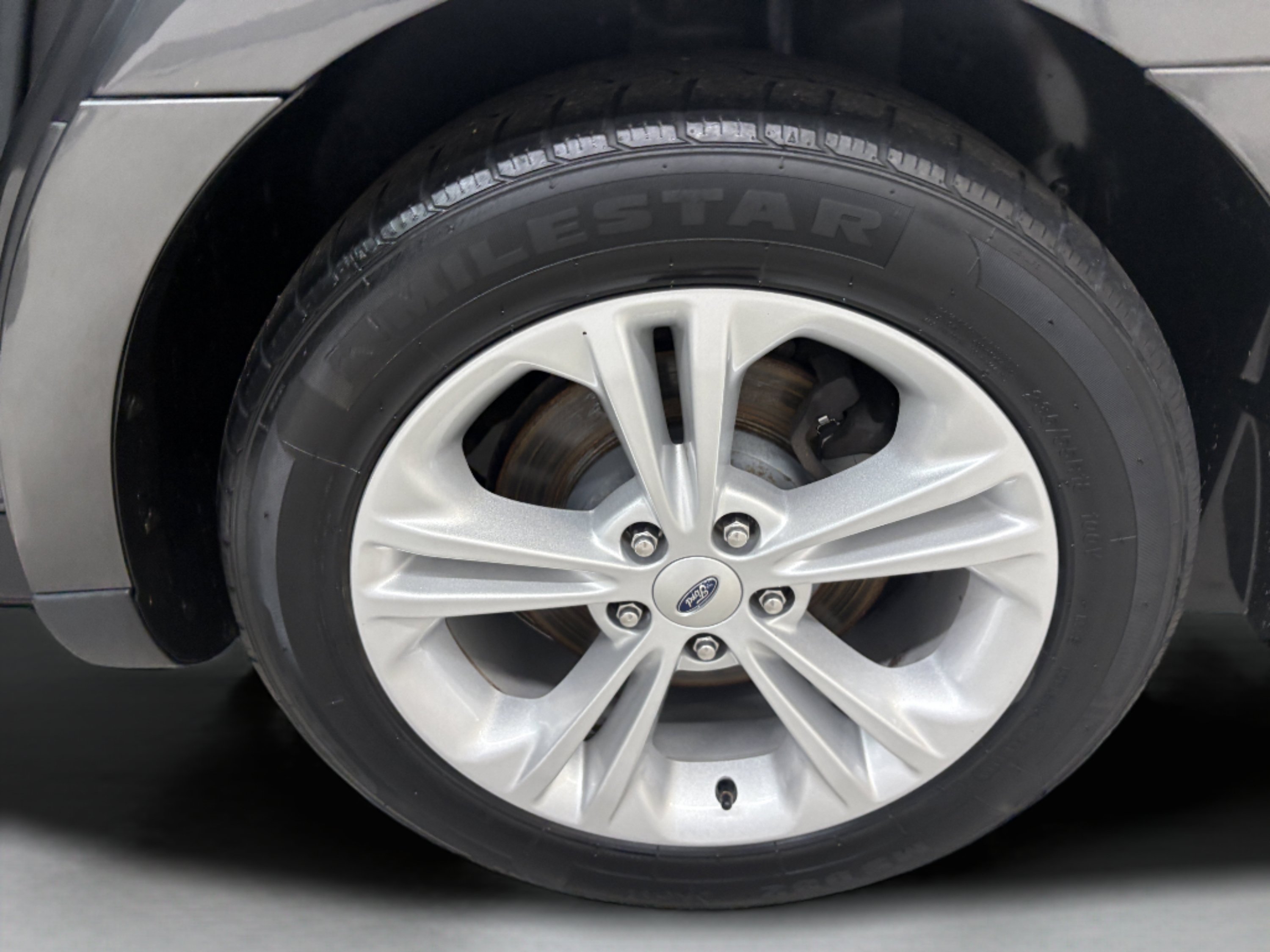 Used 2015 Ford Taurus SEL FWD image 8