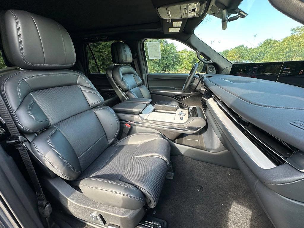 New 2027 Lincoln Navigator Reserve w/ Jet Appearance Package AWD/4WD image 22