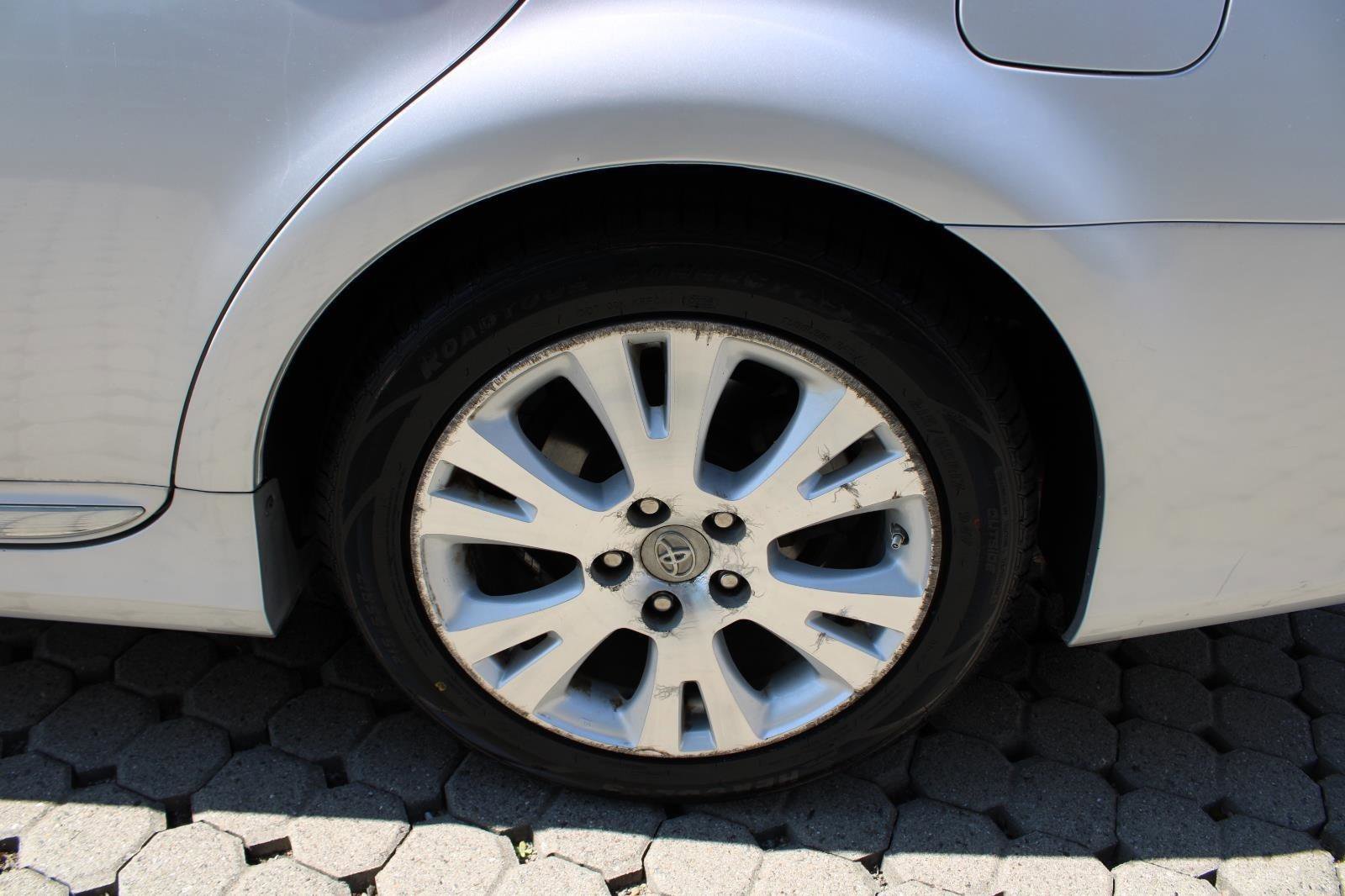 Used 2011 Toyota Avalon FWD image 12