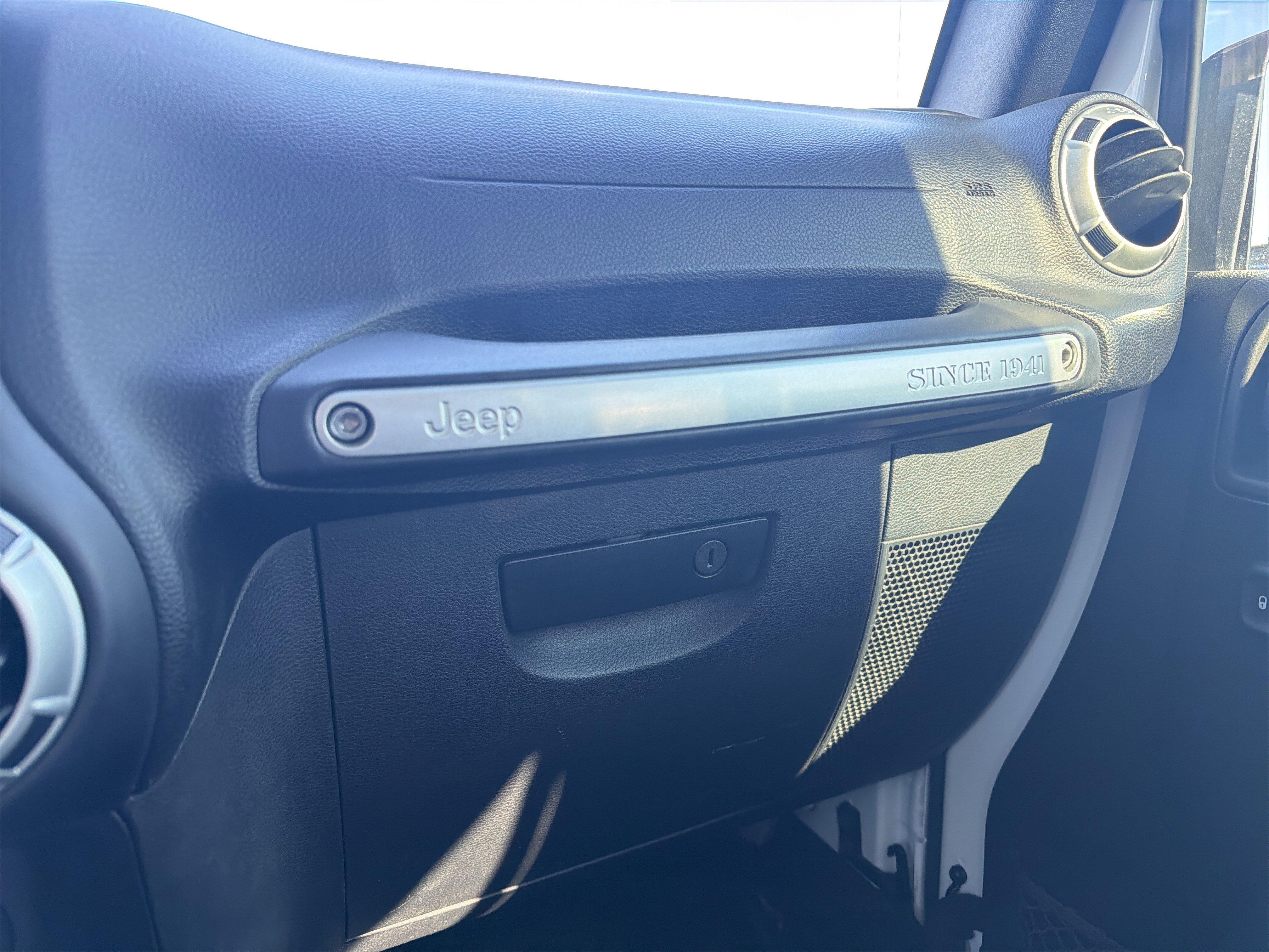 Certified 2018 Jeep Wrangler Unlimited Sahara w/ Connectivity Group image 22