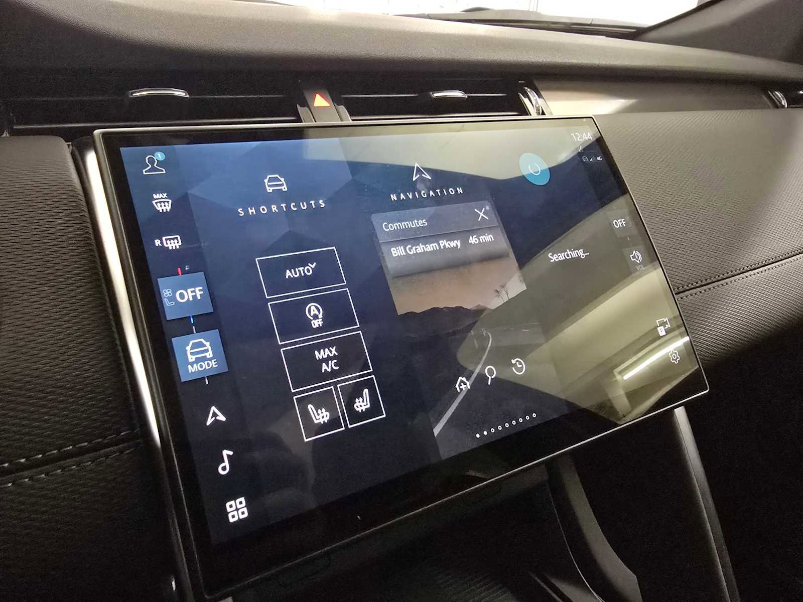 Certified 2025 Land Rover Discovery Sport Dynamic SE image 28