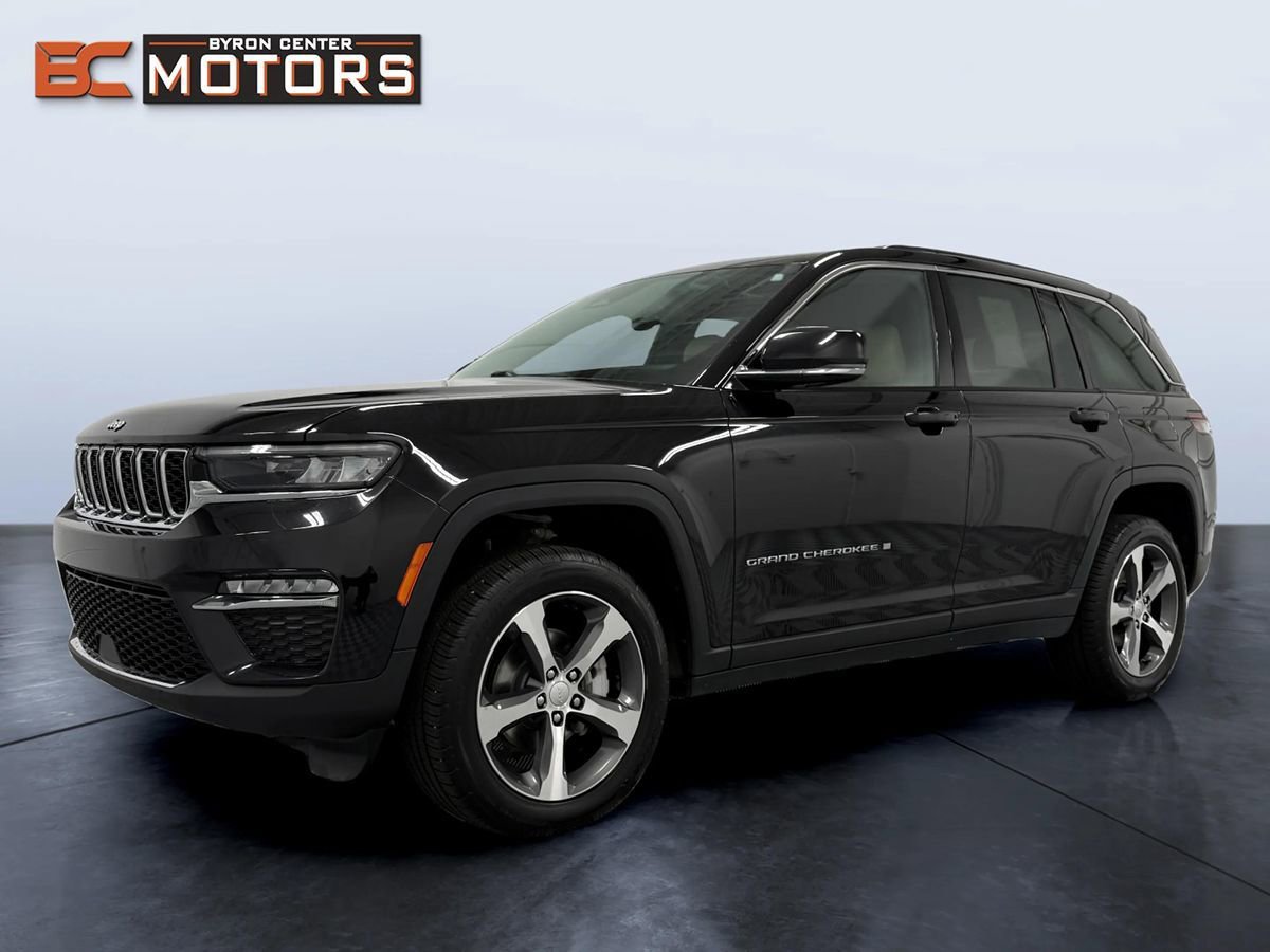 Used 2023 Jeep Grand Cherokee Limited AWD/4WD image 2