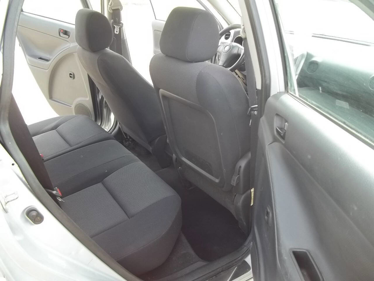 Used 2005 Pontiac Vibe w/ Power Group Value Package image 12