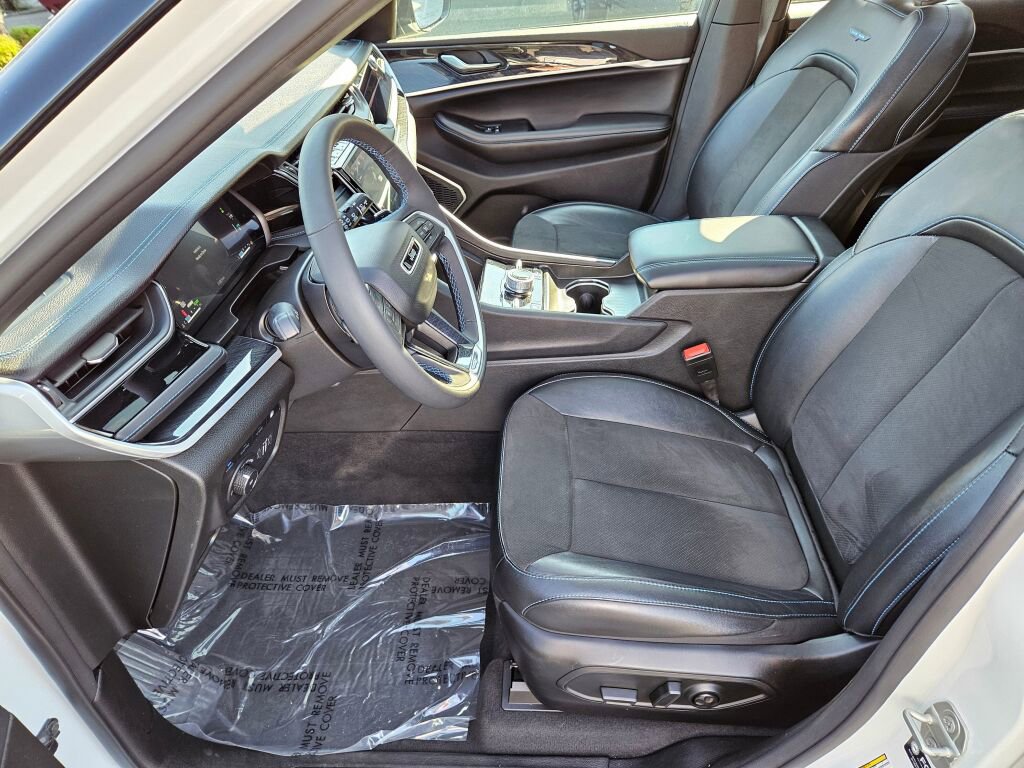 Used 2024 Jeep Grand Cherokee Trailhawk image 15