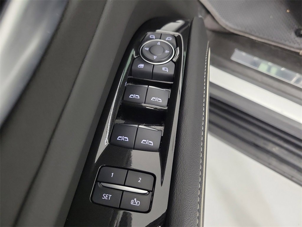 Certified 2024 Cadillac Escalade ESV Premium Luxury image 19