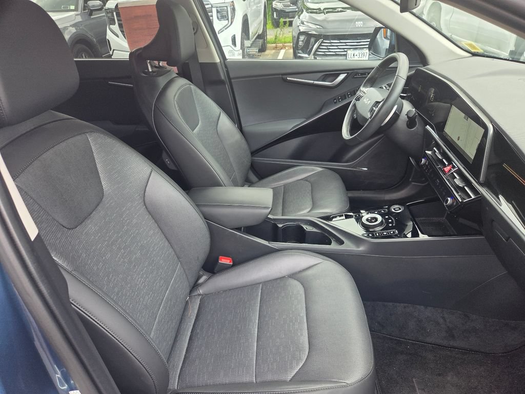 Used 2023 Kia Niro SX Touring FWD image 28