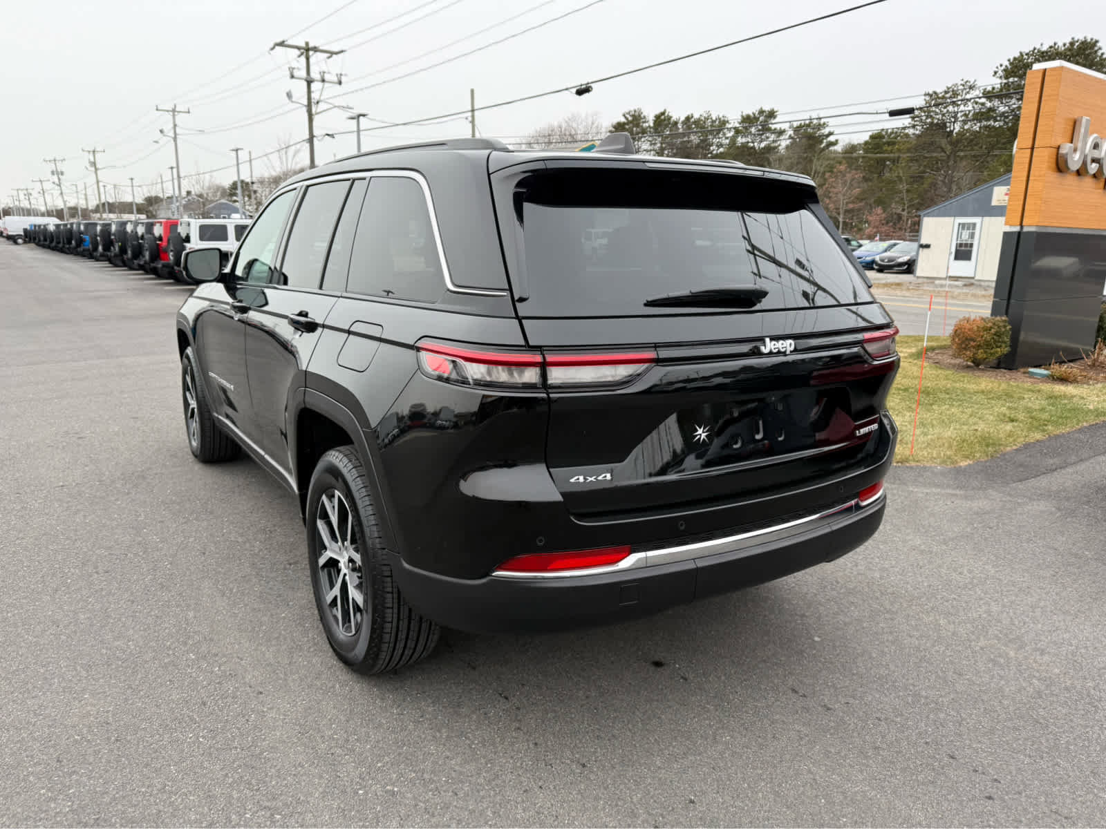 Used 2024 Jeep Grand Cherokee Limited image 5