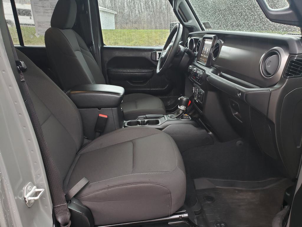 Used 2023 Jeep Gladiator Sport image 16