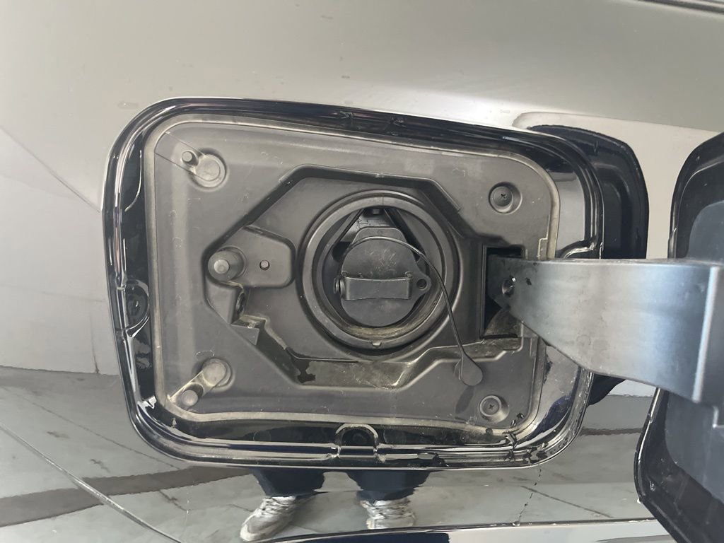 Used 2023 Toyota RAV4 SE w/ Weather & Moonroof Package image 49