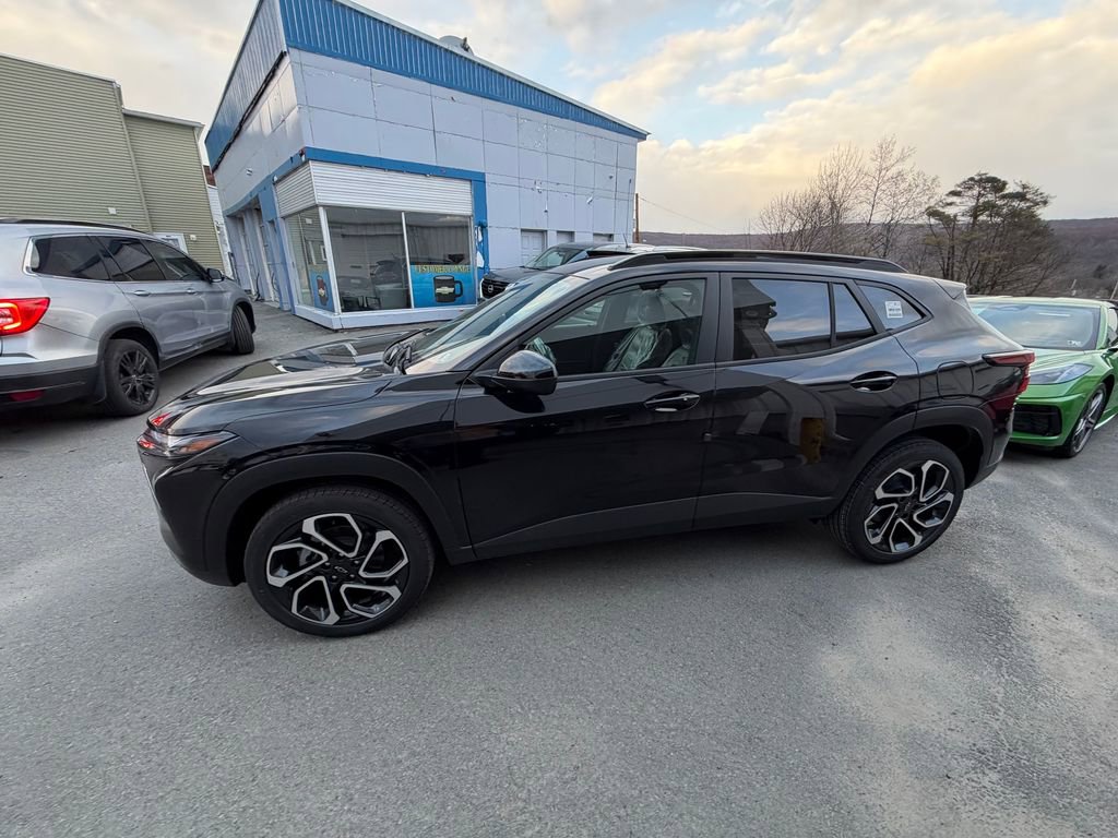 New 2026 Chevrolet Trax RS image 2