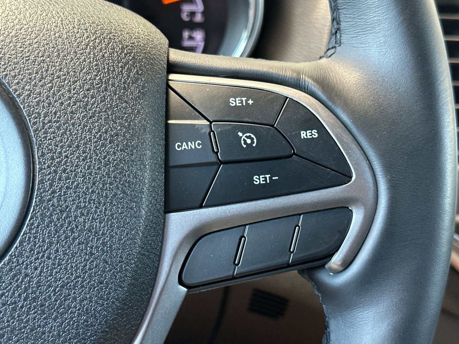 Used 2018 Jeep Grand Cherokee Altitude AWD/4WD image 27