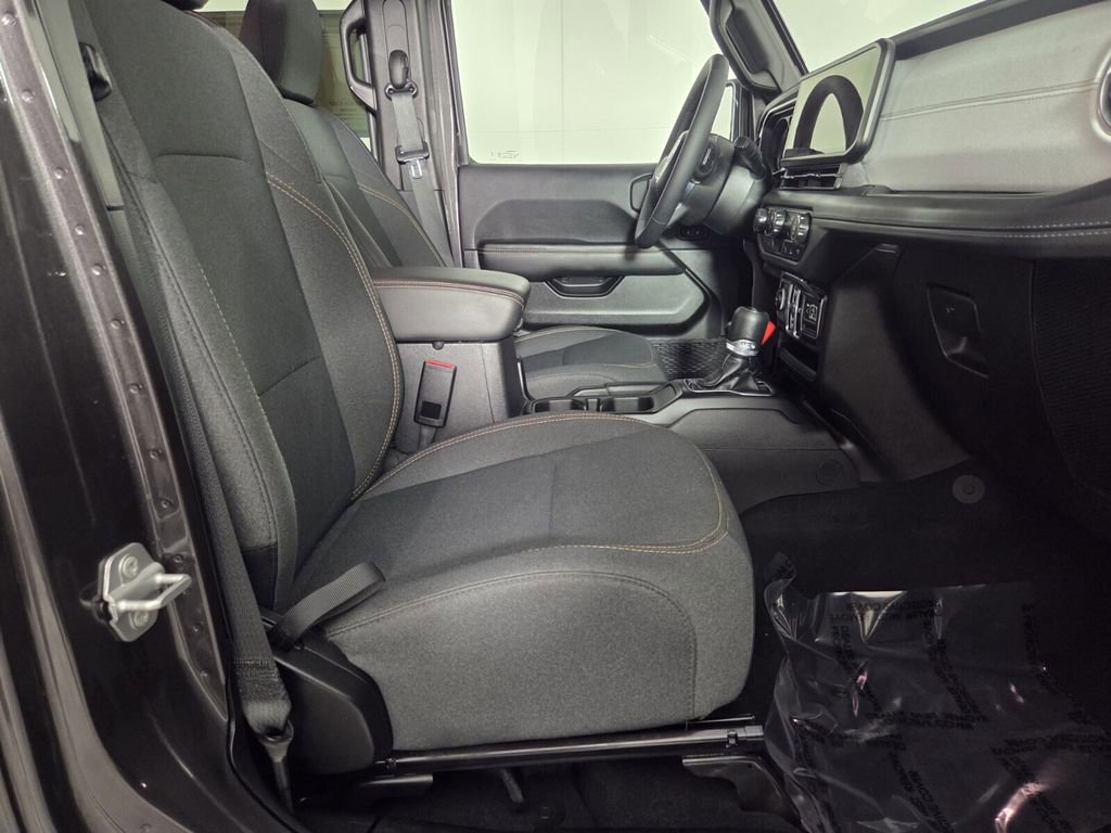 Certified 2025 Jeep Wrangler Sahara w/ Safety Group image 31