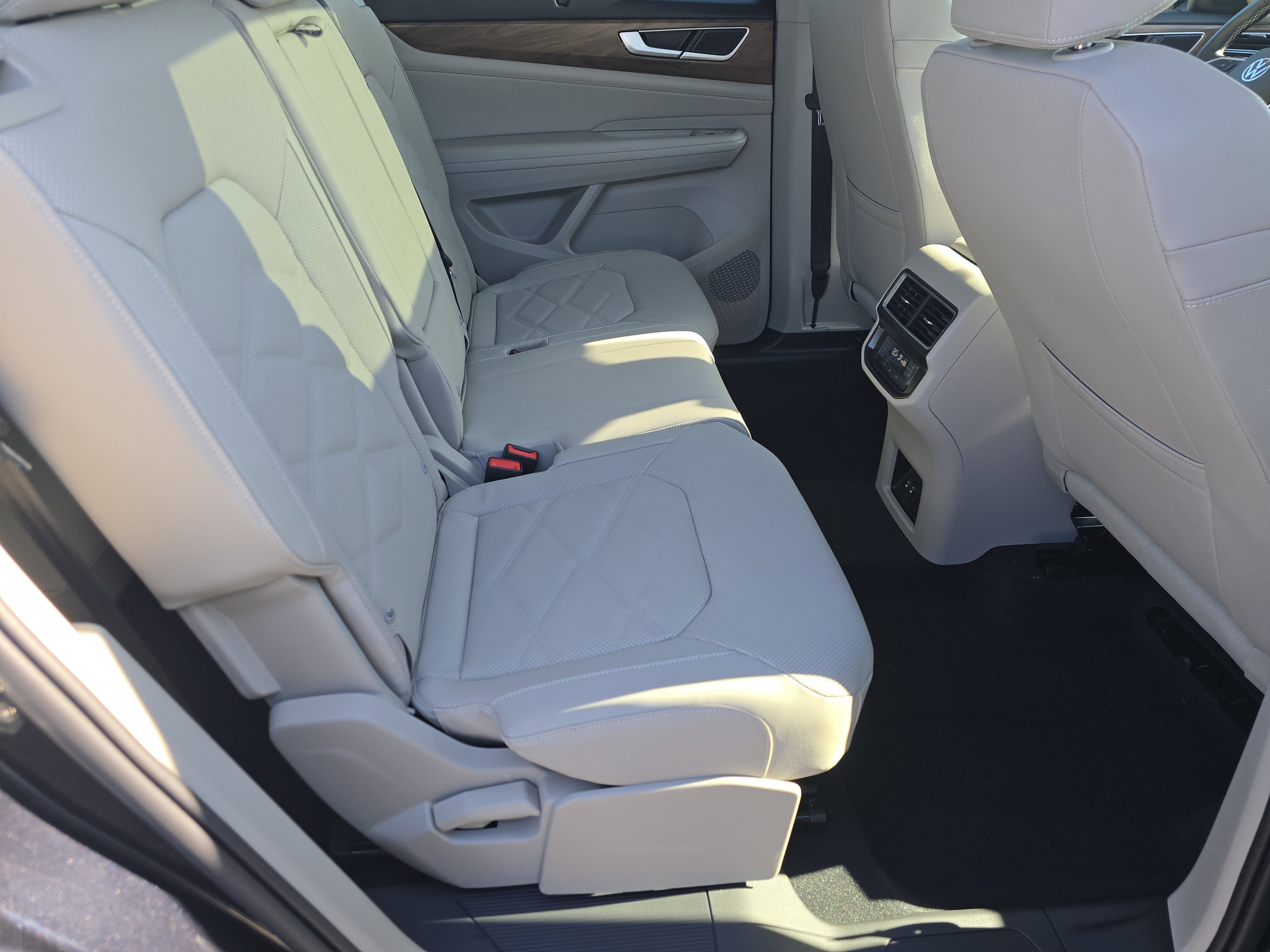 New 2026 Volkswagen Atlas SE image 18