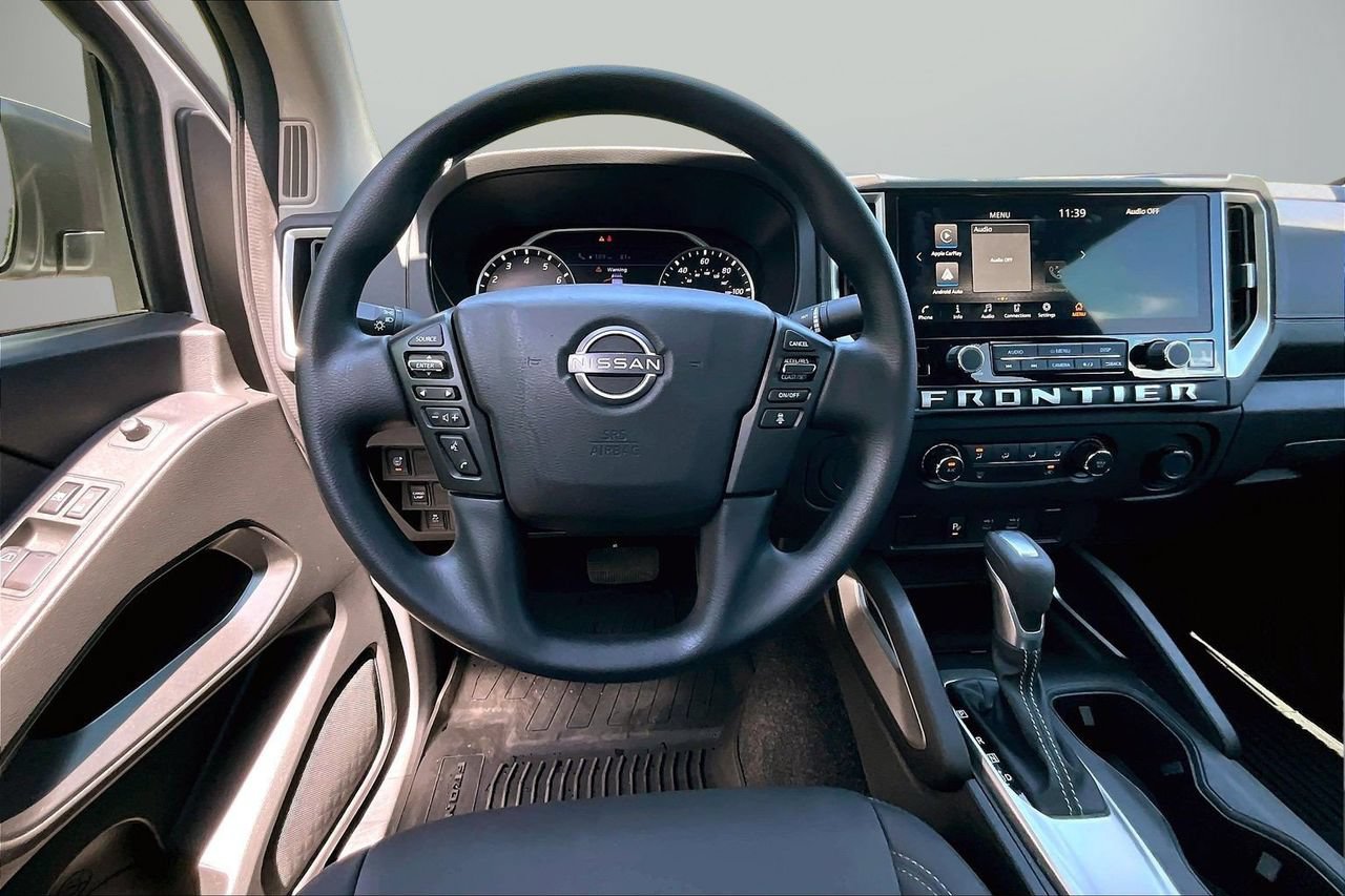 Used 2025 Nissan Frontier SV RWD image 11