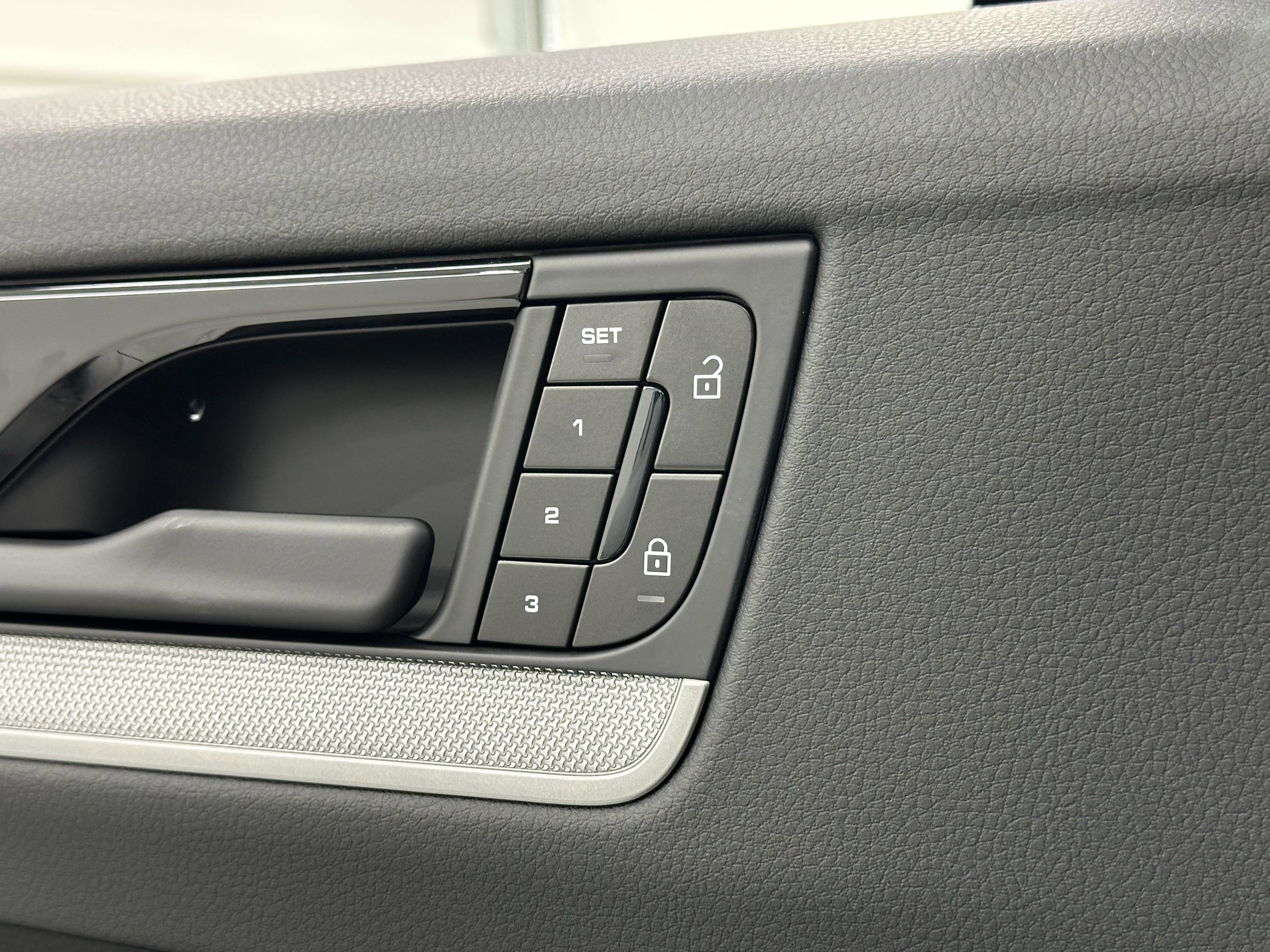 Certified 2025 Porsche Cayenne image 29