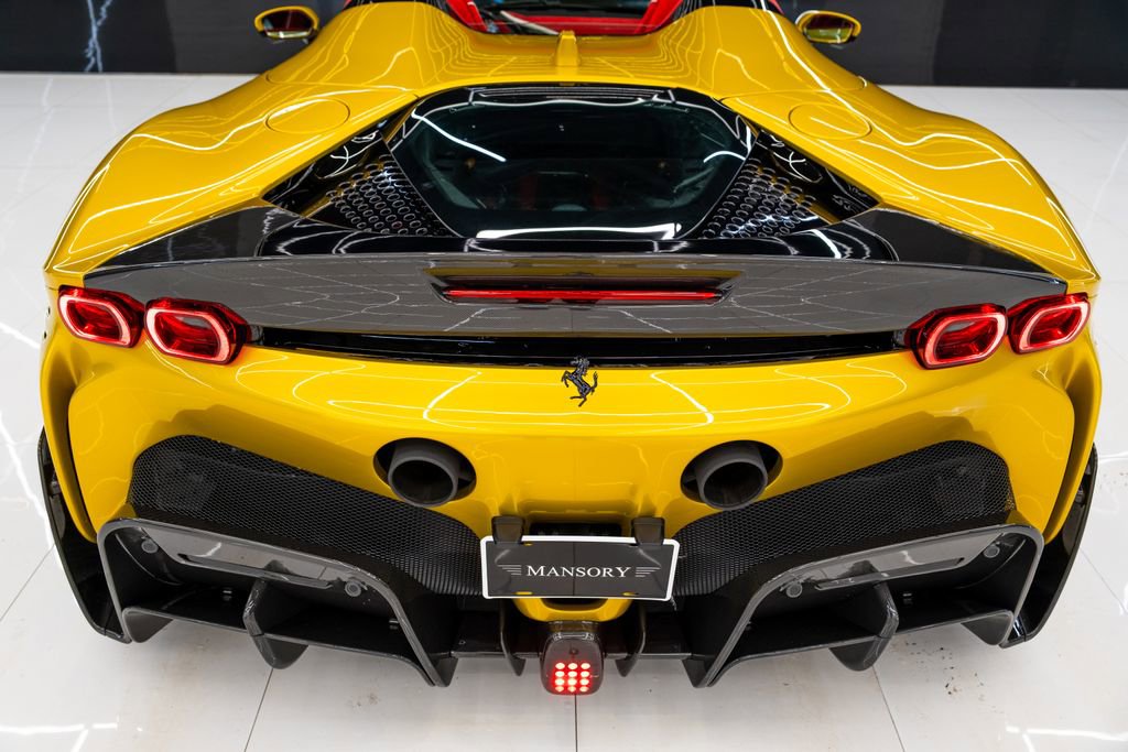 Used 2022 Ferrari SF90 Spider image 26