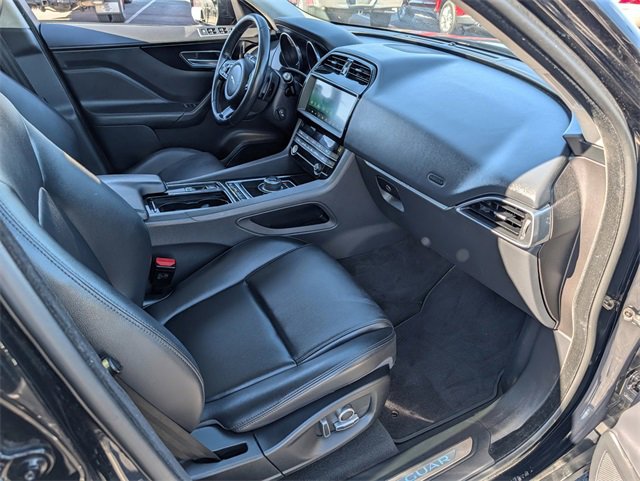 Used 2020 Jaguar F-PACE Premium image 25