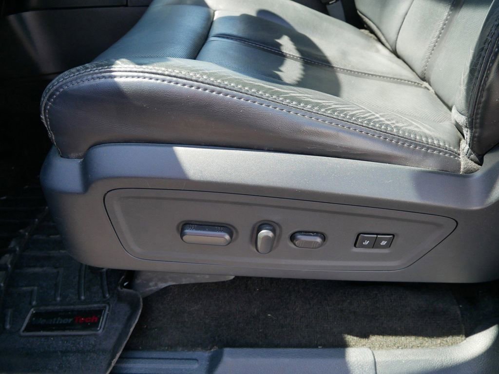 Used 2016 Lincoln Navigator Select AWD/4WD image 8