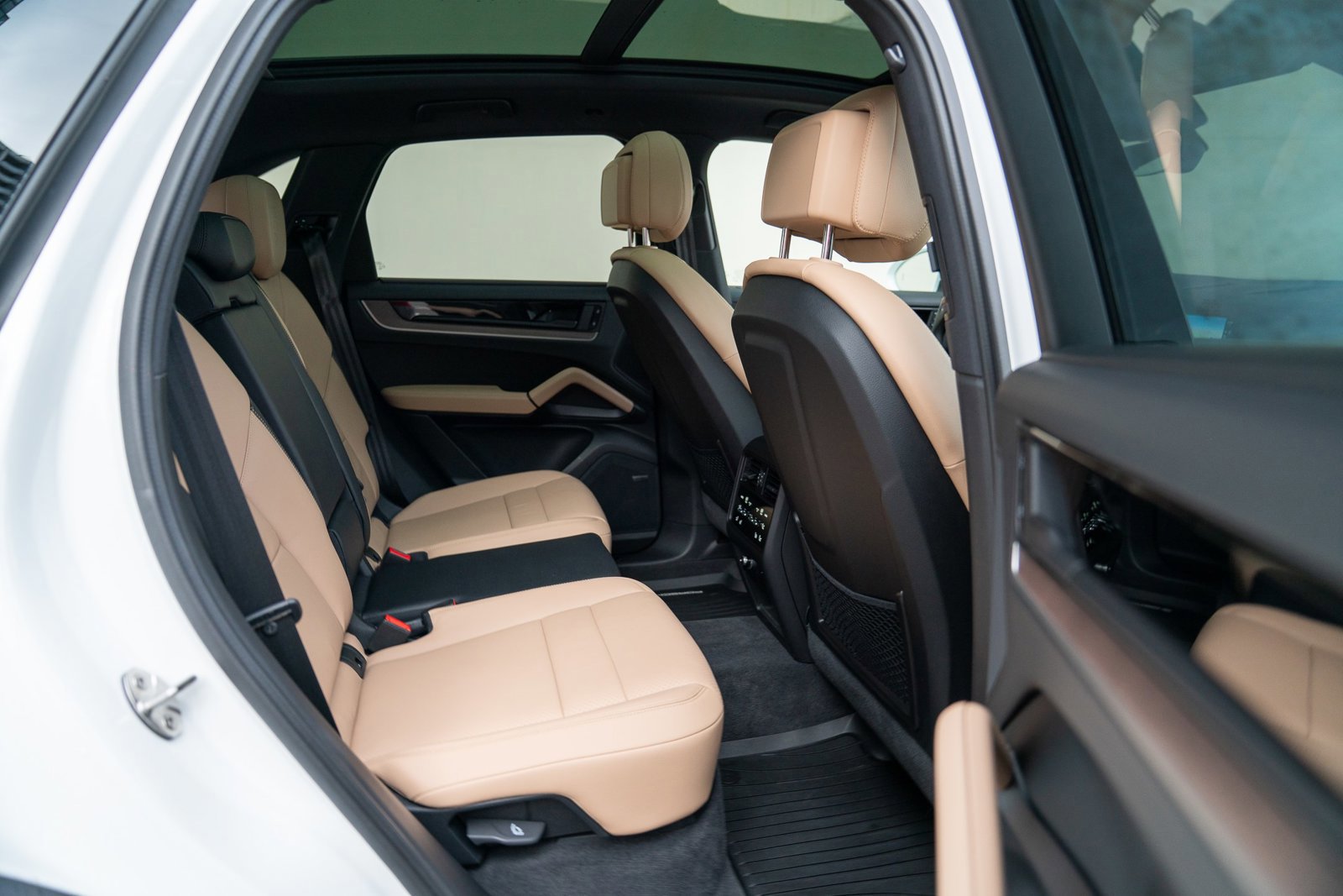 Used 2025 Porsche Cayenne image 24