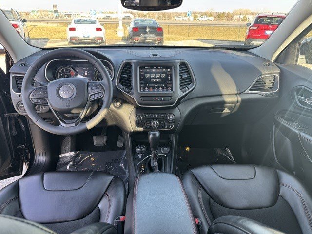 Used 2022 Jeep Cherokee Trailhawk w/ Comfort/Convenience Group image 29