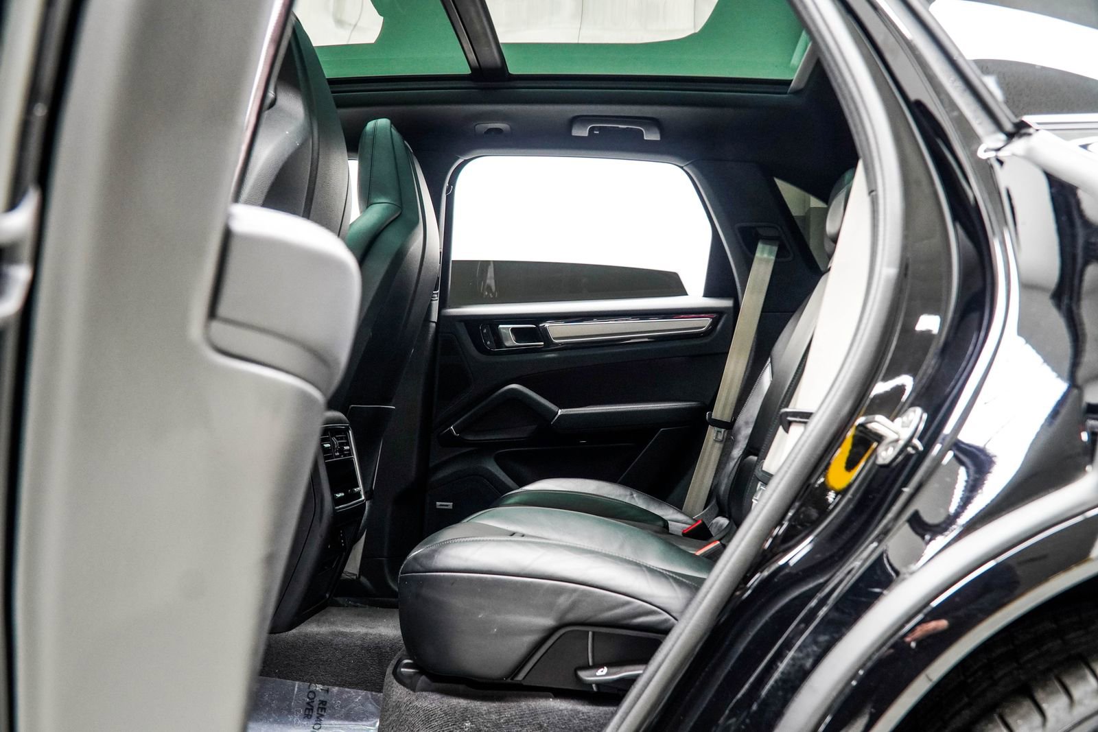 Used 2023 Porsche Cayenne Platinum Edition image 45