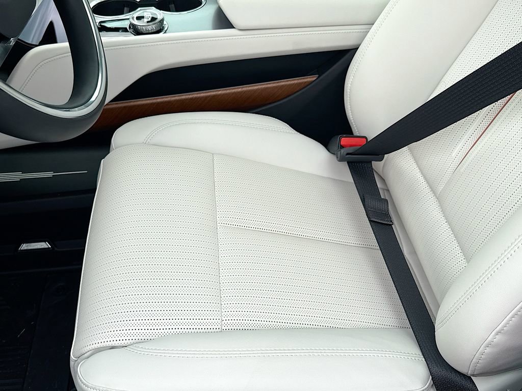New 2026 Cadillac Vistiq Sport w/ LPO, Floor Liner Package image 19