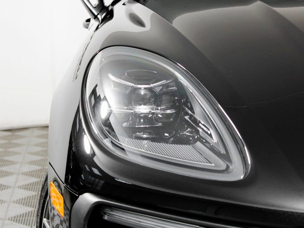 Certified 2026 Porsche Macan AWD/4WD image 11