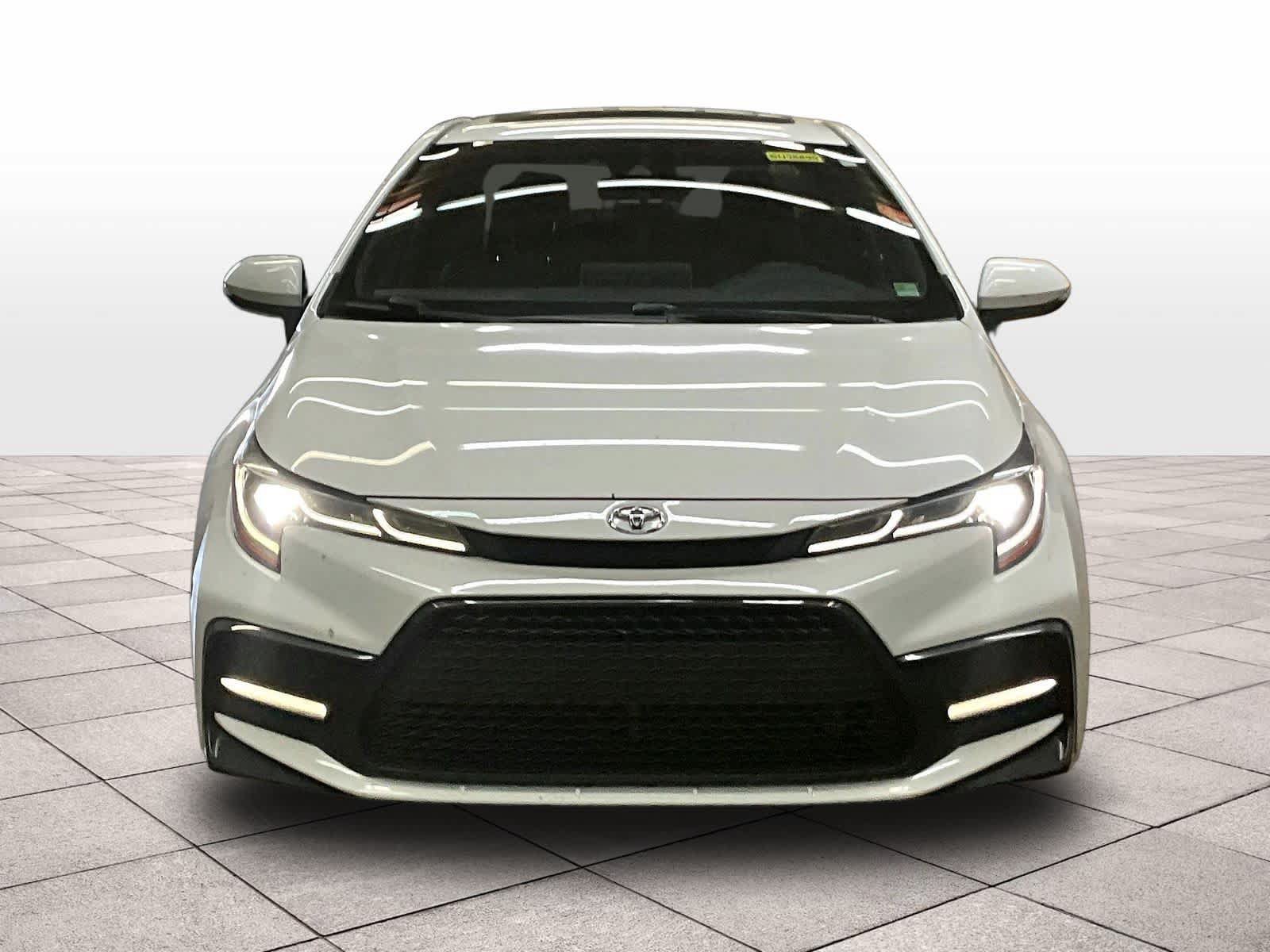 Used 2020 Toyota Corolla SE w/ SE Premium Package FWD image 3
