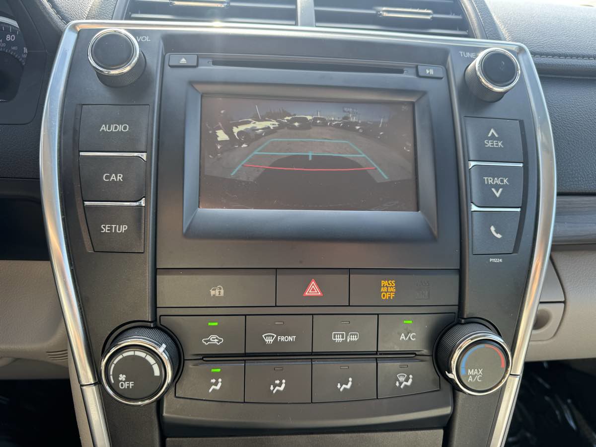 Used 2016 Toyota Camry SE image 11