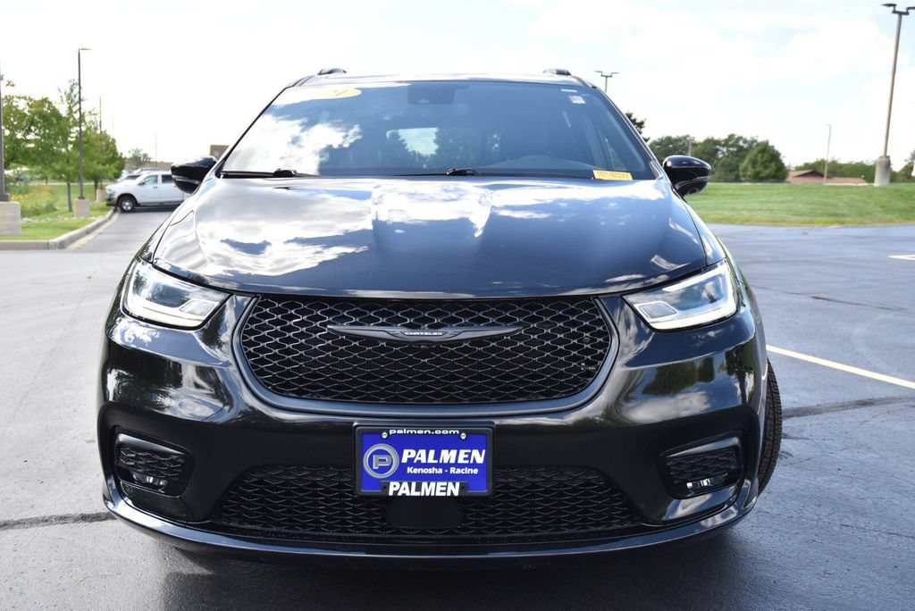 Used 2021 Chrysler Pacifica Touring-L w/ Uconnect Theater Family Group FWD image 3
