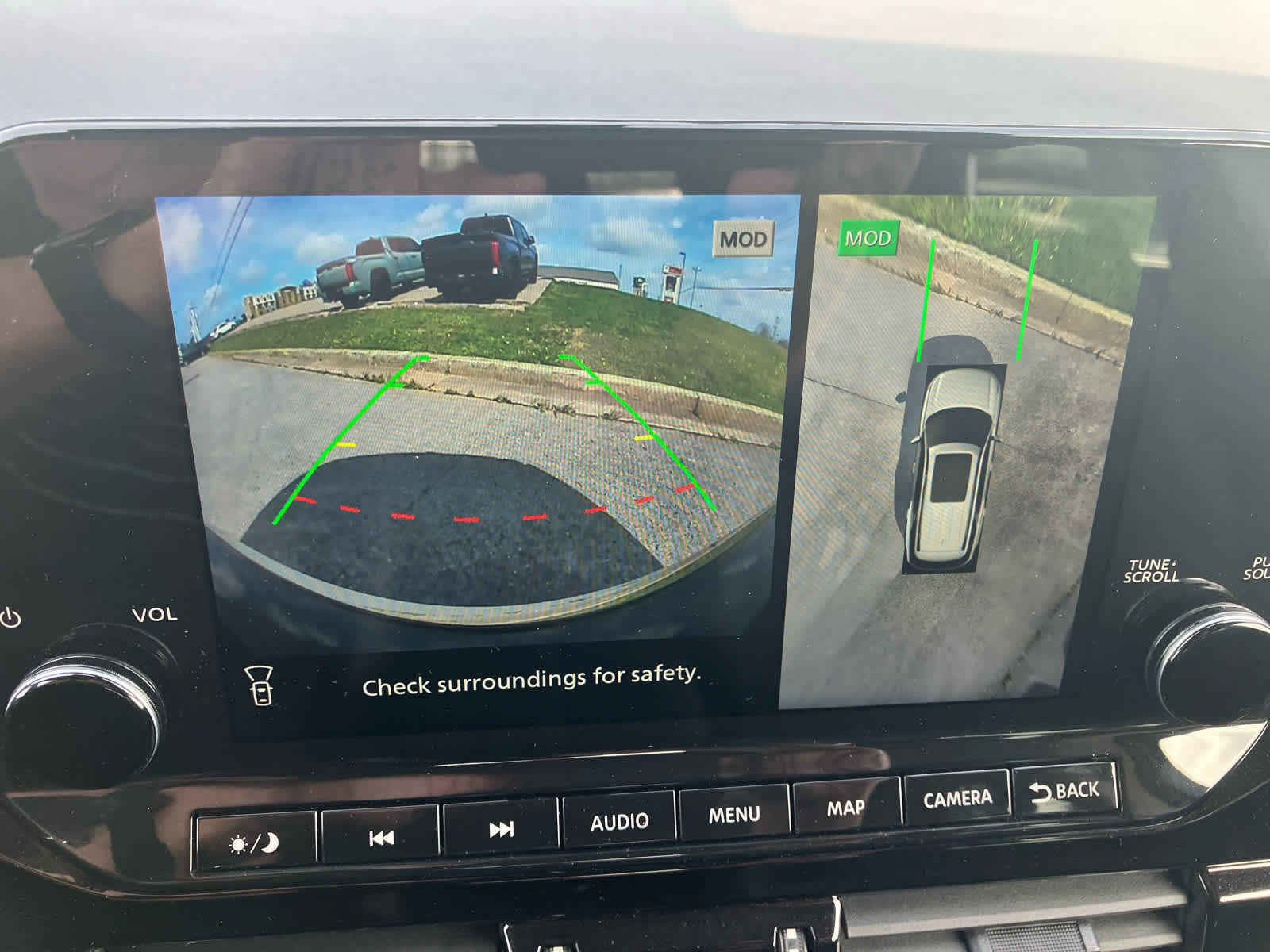 Used 2023 Nissan Pathfinder Platinum w/ Cargo Package image 25