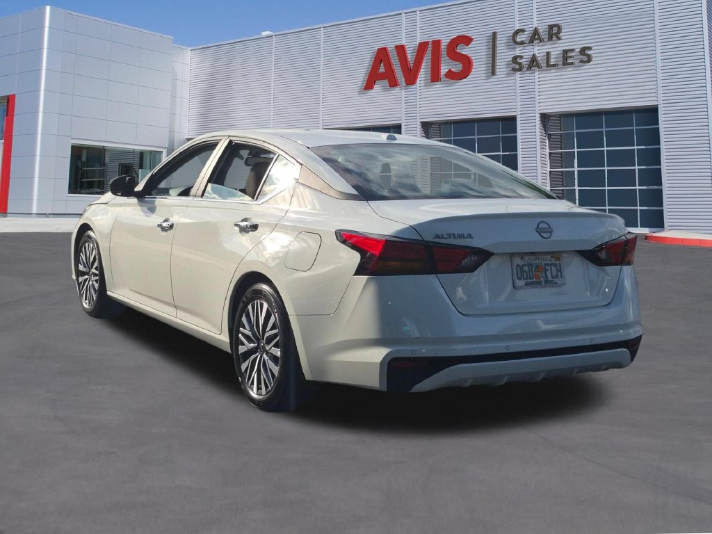 Used 2025 Nissan Altima 2.5 SV FWD image 9